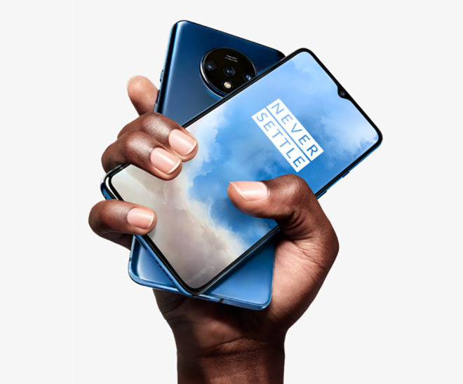 oneplus-7t-hands