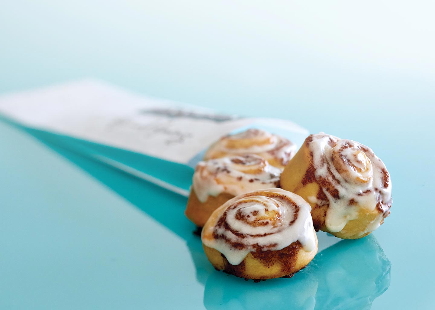 T-Mobile customers can get free Cinnabon and a T-Mo flashlight next Tuesday  - TmoNews