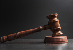 judge-denies-apple-t-mobile-arbitration-argument